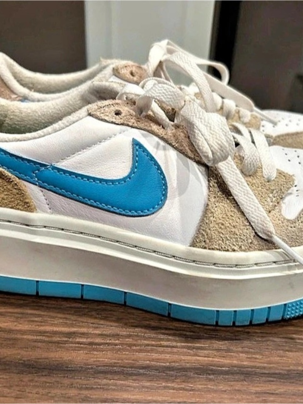 Nike Color Block Sneakers in White & Blue Like New